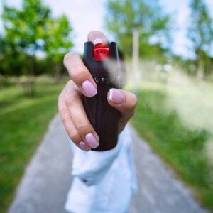 Pourquoi Choisir Une Bombe Lacrymogène Pour Votre Sécurité Personnelle