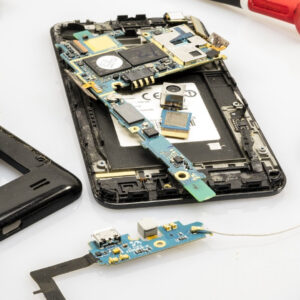 Et si vous répariez votre iPhone plutôt que d’en racheter un neuf ?