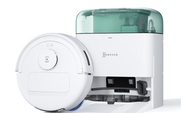 DEEBOT mini, un des trois robots laveurs du comparatif, avec sa station